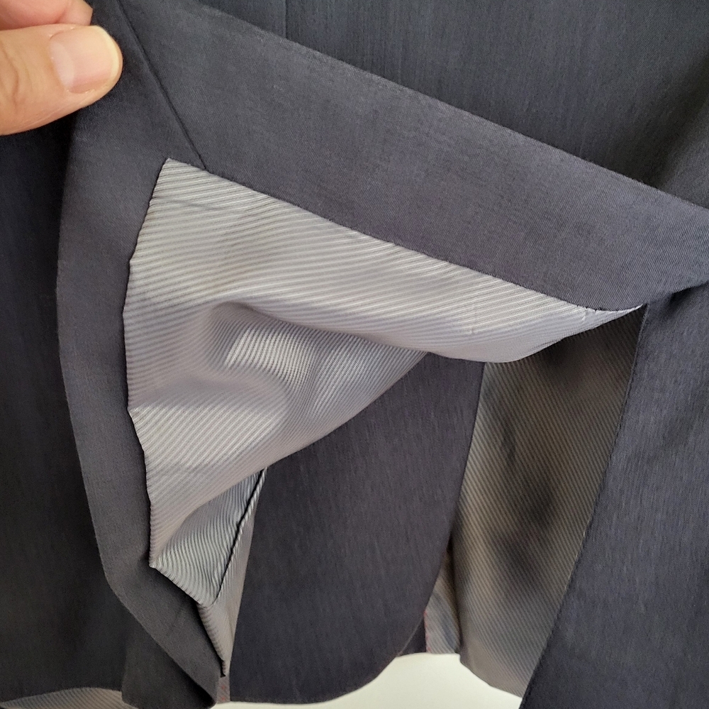 Gray Sport Coat with Notched Lapels and Modern Cut - Picture 4 of 8